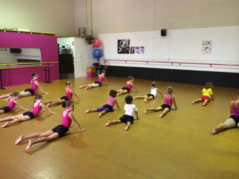 Black Swan School Of Dance - LBG 1