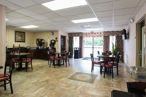Dawson Village Inn - LBG 7