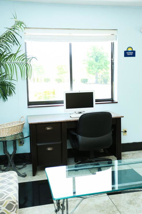 Days Inn By Wyndham Villa Rica - LBG 8