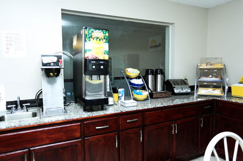 Days Inn By Wyndham Villa Rica - LBG 15
