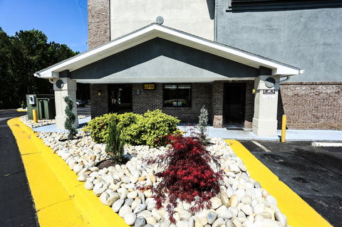 Days Inn By Wyndham Villa Rica - LBG 4