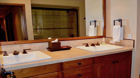 Alpine Village Suite 205 - LBG 7