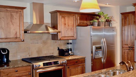 Alpine Village Suite 205 - LBG 8