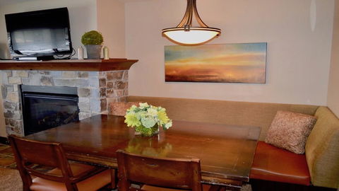 Alpine Village Suite 205 - LBG 9