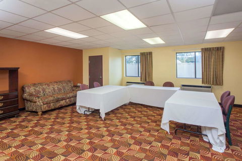Ramada By Wyndham Bolingbrook - LBG 5