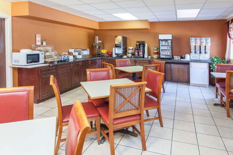 Ramada By Wyndham Bolingbrook - LBG 10