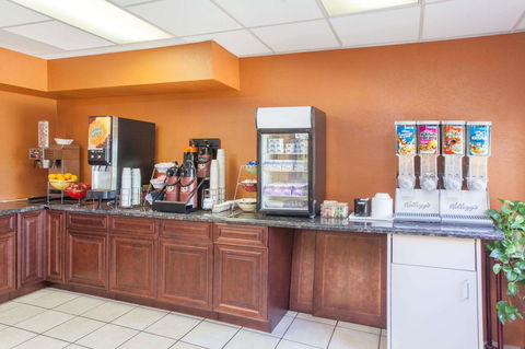 Ramada By Wyndham Bolingbrook - LBG 2