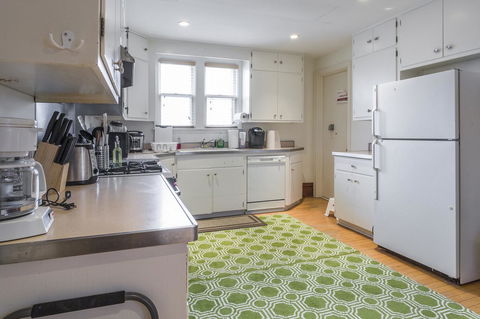 2Kingbed-Walkscore94-4KTV-WIFI - LBG 32