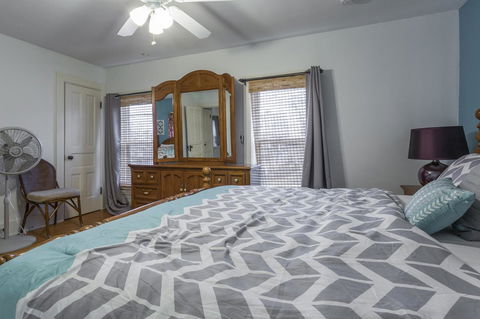 2Kingbed-Walkscore94-4KTV-WIFI - LBG 20