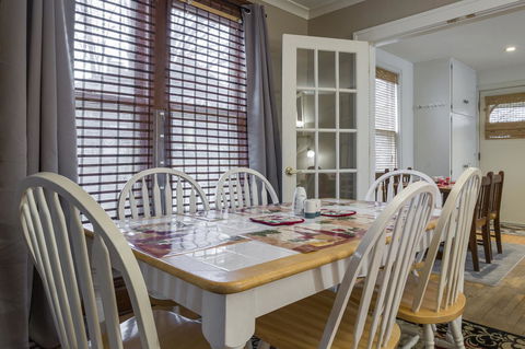 2Kingbed-Walkscore94-4KTV-WIFI - LBG 40