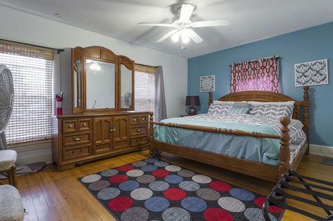 2Kingbed-Walkscore94-4KTV-WIFI - LBG 19