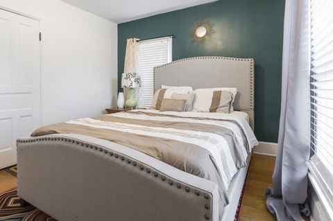 2Kingbed-Walkscore94-4KTV-WIFI - LBG 35