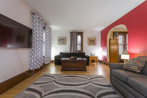 2Kingbed-Walkscore94-4KTV-WIFI - LBG 10