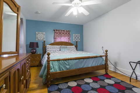 2Kingbed-Walkscore94-4KTV-WIFI - LBG 17