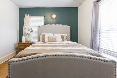 2Kingbed-Walkscore94-4KTV-WIFI - LBG 34