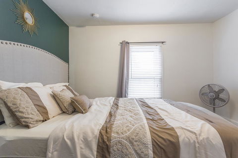 2Kingbed-Walkscore94-4KTV-WIFI - LBG 36