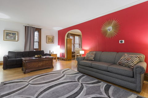 2Kingbed-Walkscore94-4KTV-WIFI - LBG 0