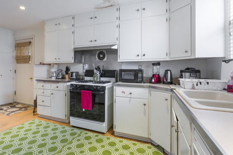 2Kingbed-Walkscore94-4KTV-WIFI - LBG 30