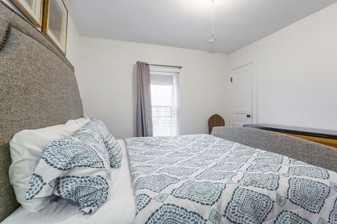 2Kingbed-Walkscore94-4KTV-WIFI - LBG 26