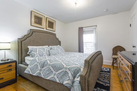 2Kingbed-Walkscore94-4KTV-WIFI - LBG 27