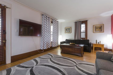 2Kingbed-Walkscore94-4KTV-WIFI - LBG 9