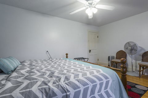 2Kingbed-Walkscore94-4KTV-WIFI - LBG 21