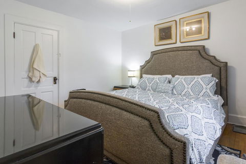 2Kingbed-Walkscore94-4KTV-WIFI - LBG 25