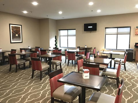 Comfort Suites Plymouth - LBG 8