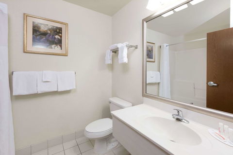 Baymont By Wyndham Des Moines Airport - LBG 5