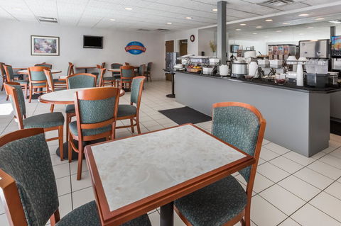 Baymont By Wyndham Des Moines Airport - LBG 10