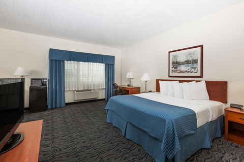 Baymont By Wyndham Des Moines Airport - LBG 4