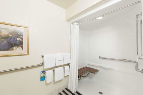 Baymont By Wyndham Des Moines Airport - LBG 38