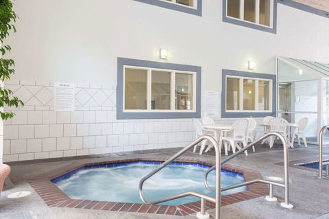 Baymont By Wyndham Des Moines Airport - LBG 42