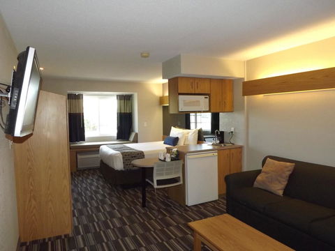 MICROTEL Inn And Suites - Ames - LBG 13