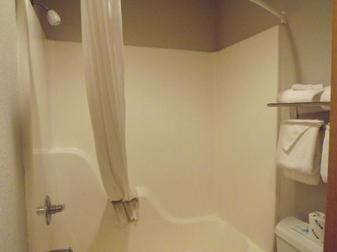 MICROTEL Inn And Suites - Ames - LBG 16