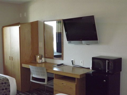 MICROTEL Inn And Suites - Ames - LBG 27