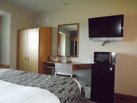 MICROTEL Inn And Suites - Ames - LBG 4
