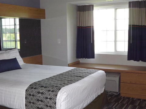 MICROTEL Inn And Suites - Ames - LBG 10