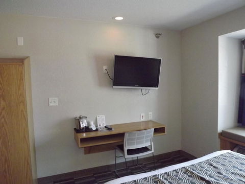 MICROTEL Inn And Suites - Ames - LBG 2
