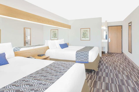 MICROTEL Inn And Suites - Ames - LBG 40