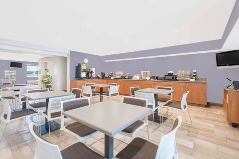 MICROTEL Inn And Suites - Ames - LBG 44
