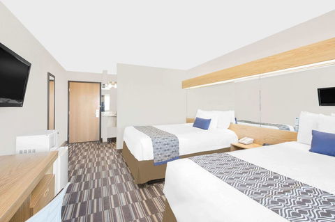 MICROTEL Inn And Suites - Ames - LBG 41
