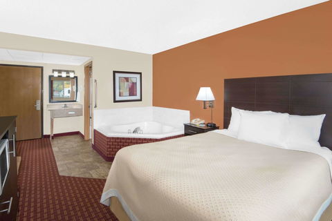 Days Inn By Wyndham Ames - LBG 2