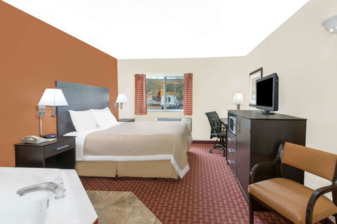 Days Inn By Wyndham Ames - LBG 14
