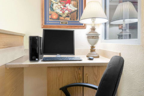 Days Inn By Wyndham Ames - LBG 10