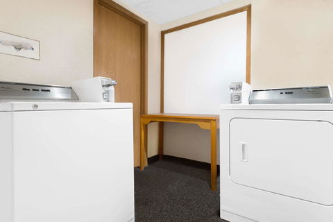 Days Inn By Wyndham Ames - LBG 15