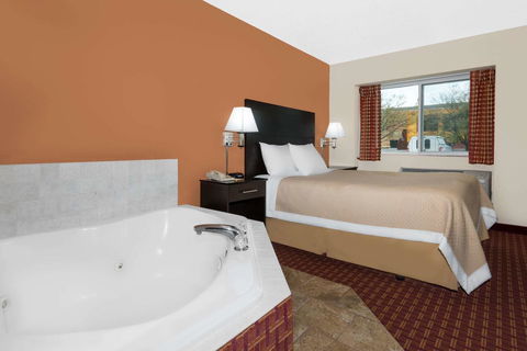 Days Inn By Wyndham Ames - LBG 12