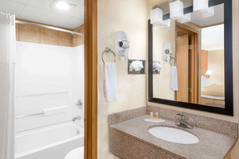 Days Inn By Wyndham Ames - LBG 5