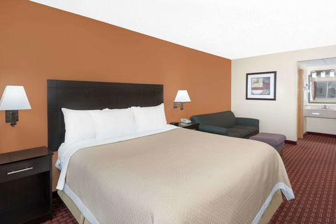 Days Inn By Wyndham Ames - LBG 8