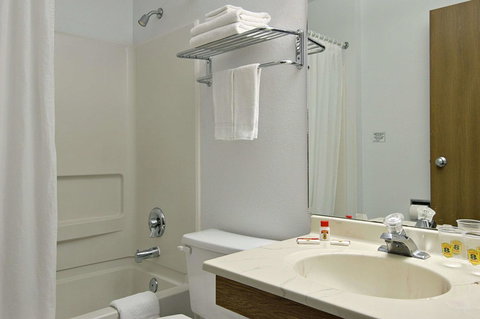 Super 8 By Wyndham Ankeny/Des Moines Area - LBG 14